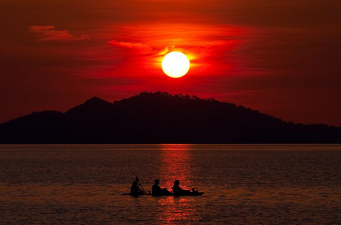 Illuminated Night Kayaking at the Elysian Resort - Drinks after paddling: fruit and rum punch at the end