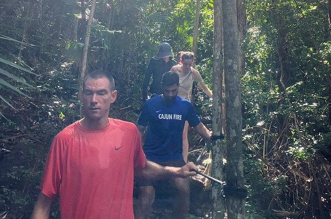 Magens Bay Trail Hiking Tour - Island Trail Adventures: how the guide changes the hike